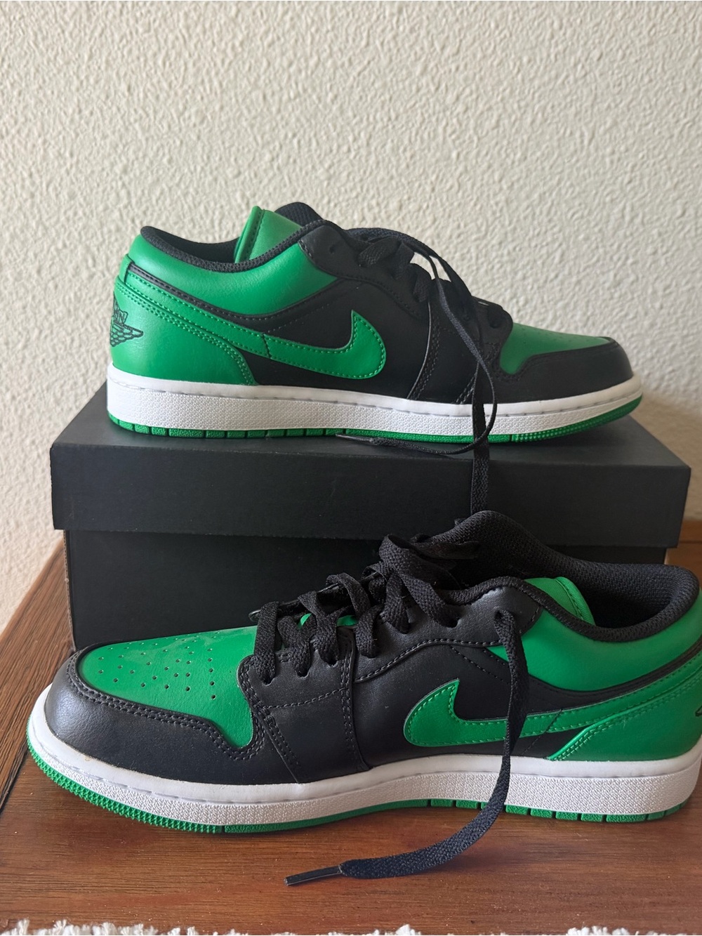 Nike Air Jordan 1 Low-top in Black, Green & White
